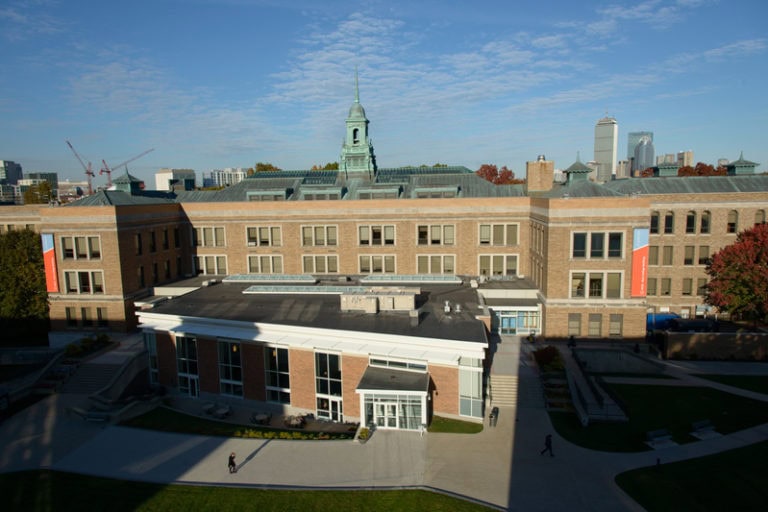 Junior Residential English Summer School Boston Simmons University USA