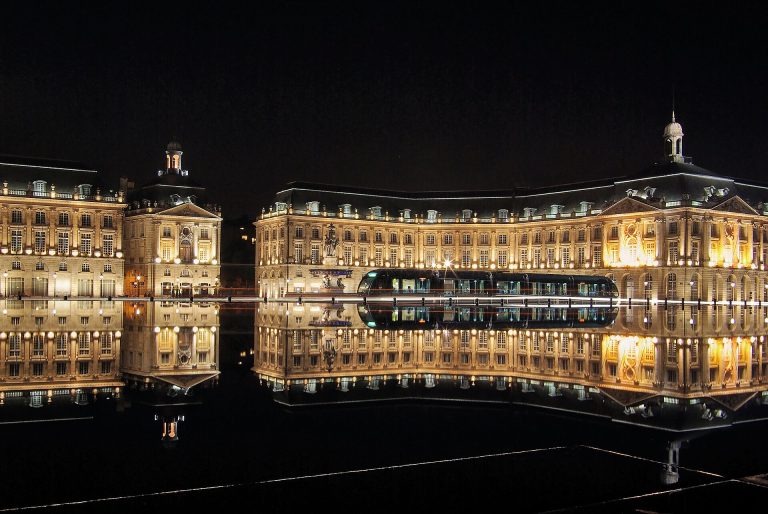 Place de la Bourse et miroir d'eau à Bordeaux
