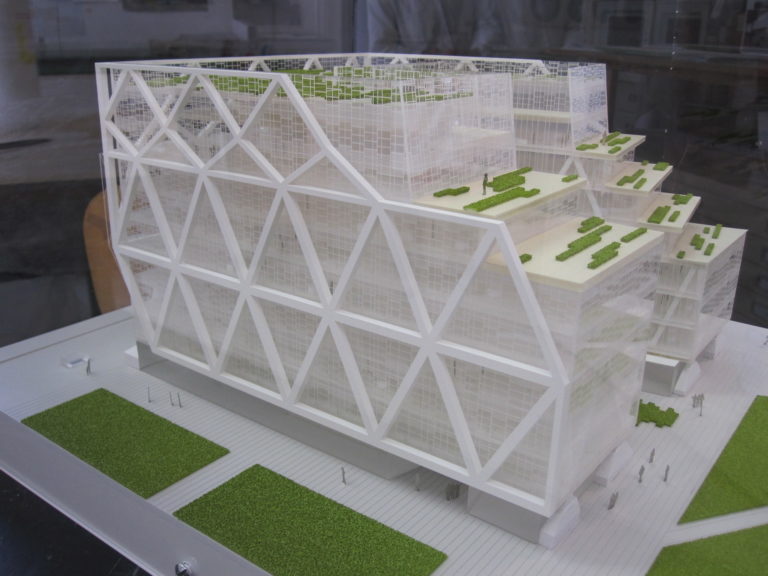 maquette des bureaux Chevalret à l'avenue de France par Jacques Ferrier au 1/200ème