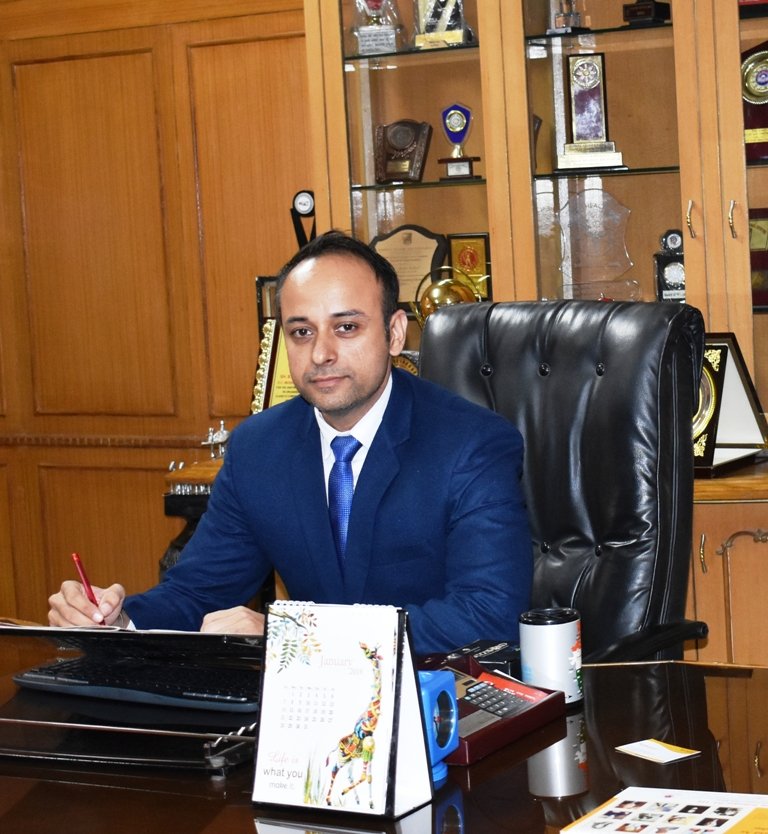 Mr .Gurjeet Singh, intraders