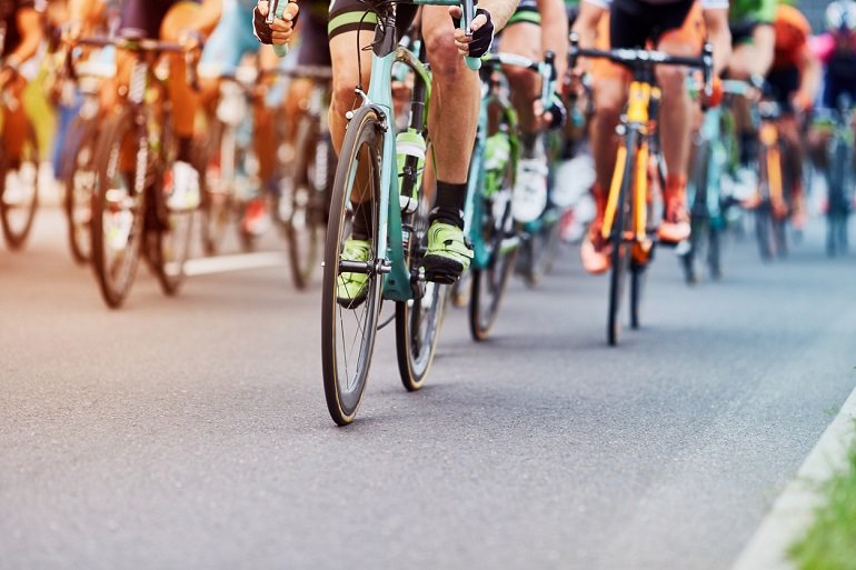 Pelotón ciclista Jardunaldi Profesionalak USEC Bilbao Congress 2023. Txirrindularitza pelotoia