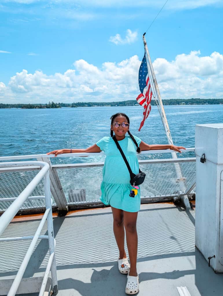Family boat tour in Thousand Islands