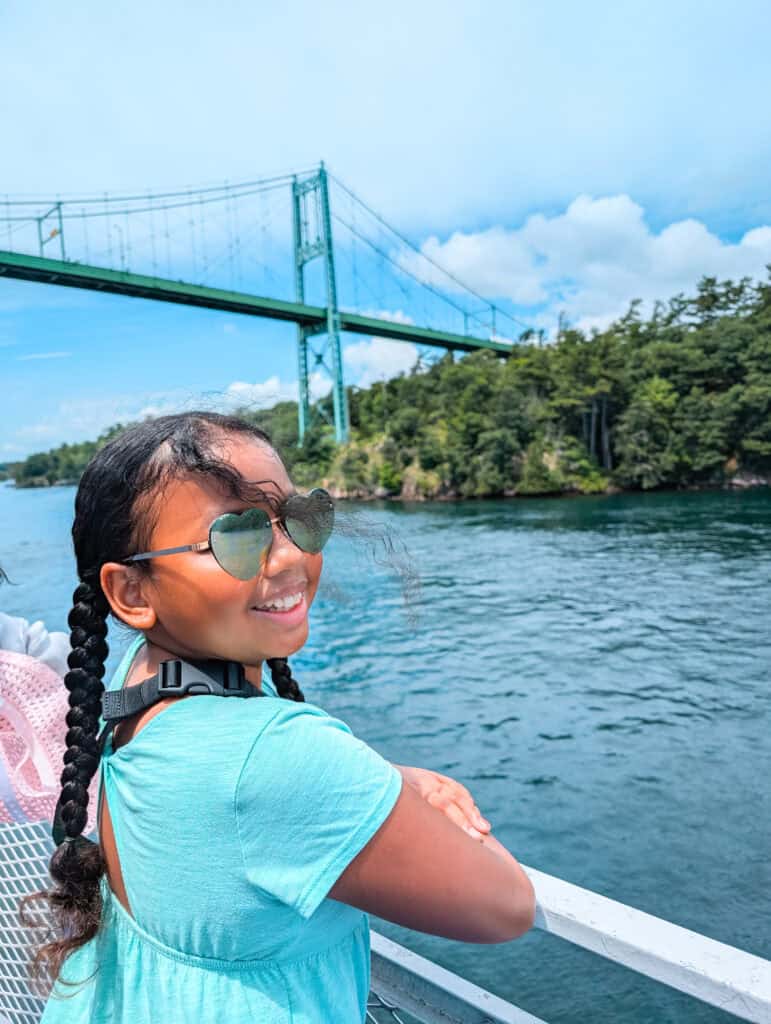 Thousand Islands boat tour with kids near the Thousand Islands bridge