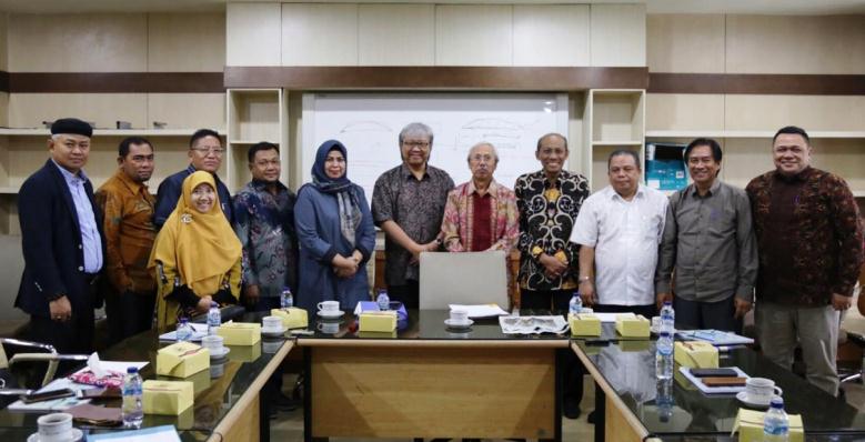Komisi III DPRD Kepri Foto Bersama Usai Pertemuan Dengan Kementerian PUPR