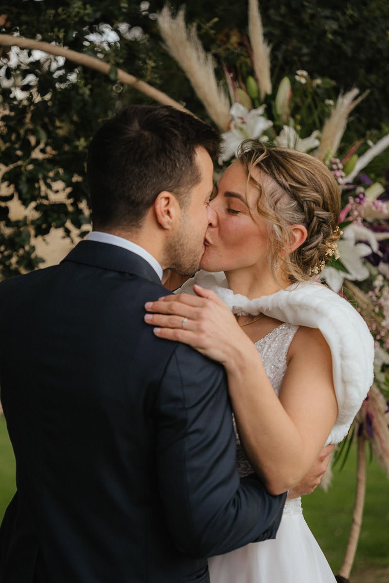 First kiss of wedding couple during their finca wedding in Girona