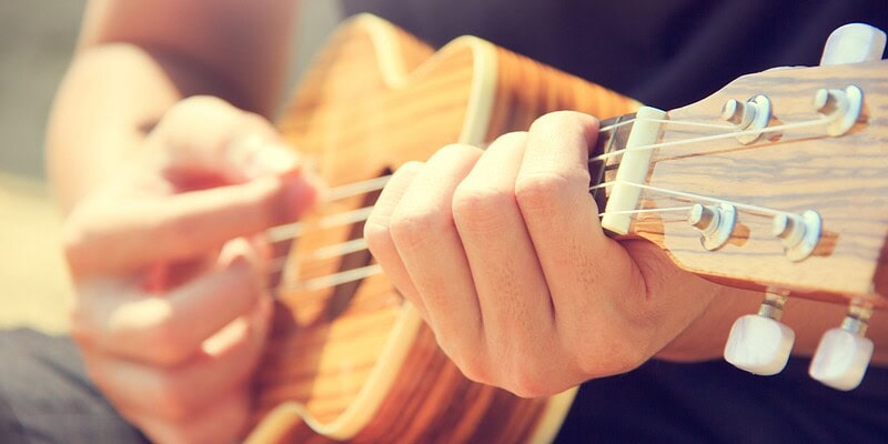 ukulele öğreniyorum