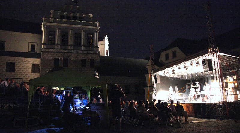 Divadelní festival Pernštejn(l)ove - zámek Pardubice