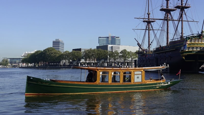 amsterdam-grachtenfahrt-privat-boot-amstel amsterdam-grachtenfahrt-privat-boot-amstel