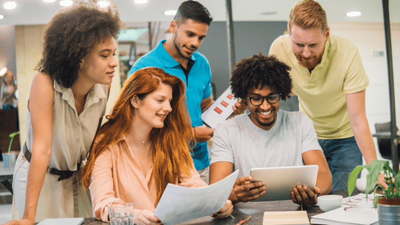 Collaborateurs en point d'équipe