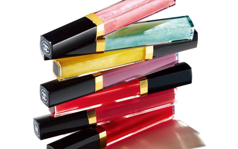 Bibir Kinclong Ala Chanel: Rahasia Musim Panas Ini!