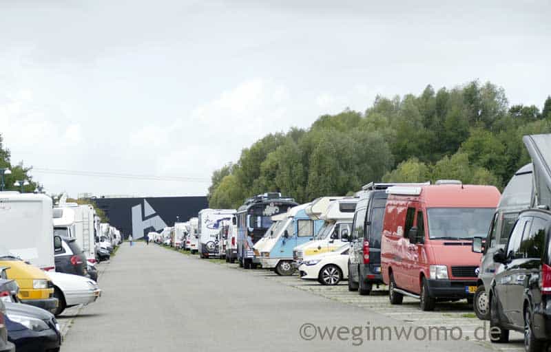 sehr viele Wohnmobile am Stellplatz in Groningen