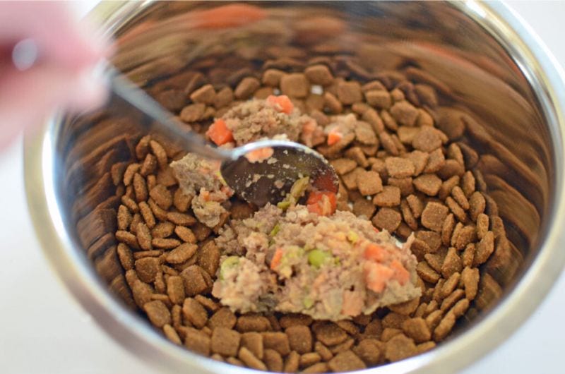 PetPlate can be easily mixed with kibble as a food topper or during transition.