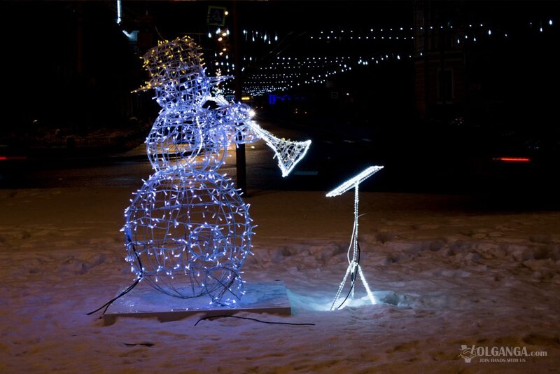 Ledlight snowman with a trumpet, Yaroslavl on New Year night 2017