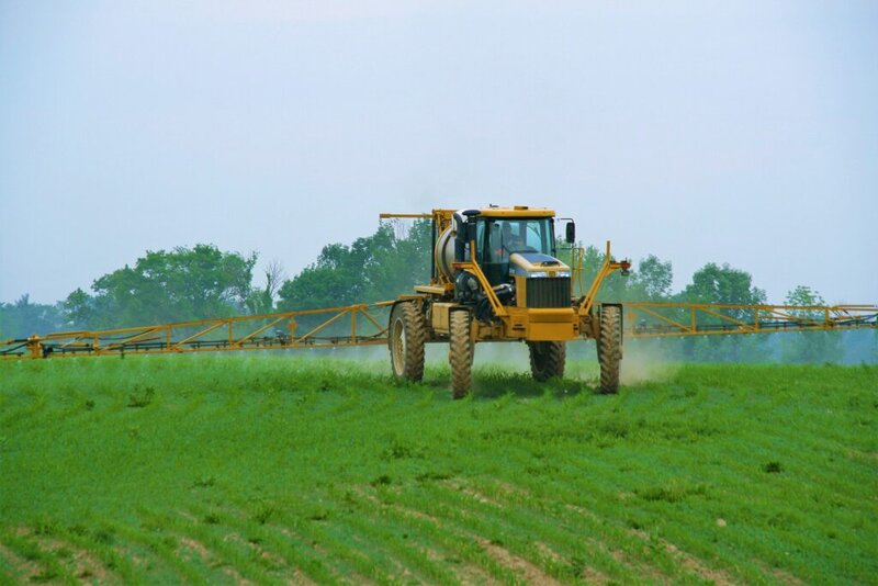 Biodiversité vignette Bon Pote Epandage de pesticide