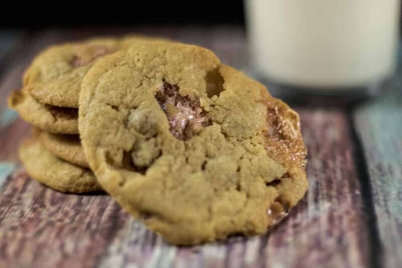 Chocolate and Marshmallow cookies - easy, yet incredibly tasty marshmallow cookies. Amazing and very gooey | AmateurChef.co.uk