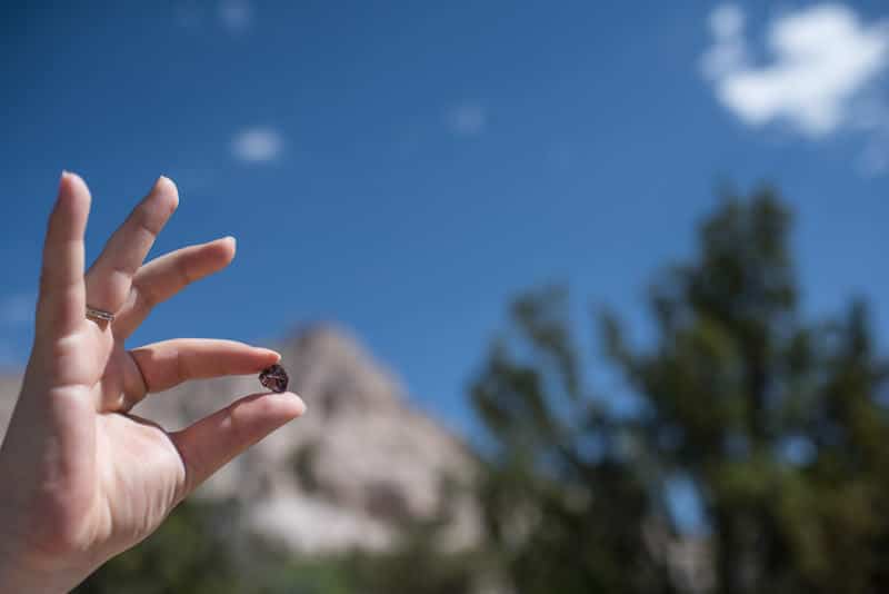 Apache Tear in the sunlight with Kasha-Katuwe Tent Rocks behind it