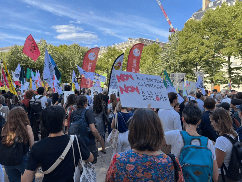 Mobilisation de la société civile contre le projet de loi d'urgence agricole, lundi 20 juillet, aux Invalides, à Paris.