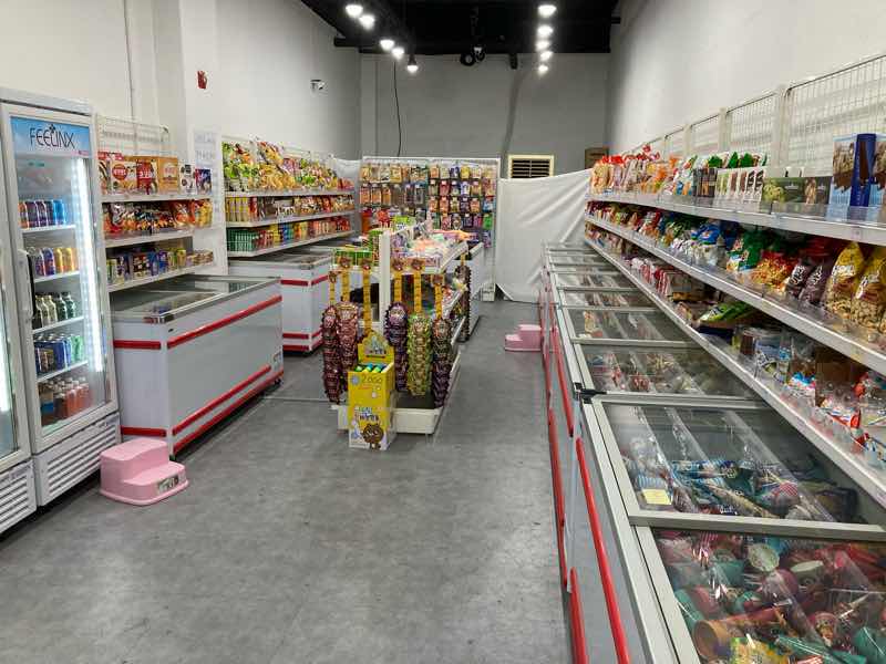 市販アイス専門店店内