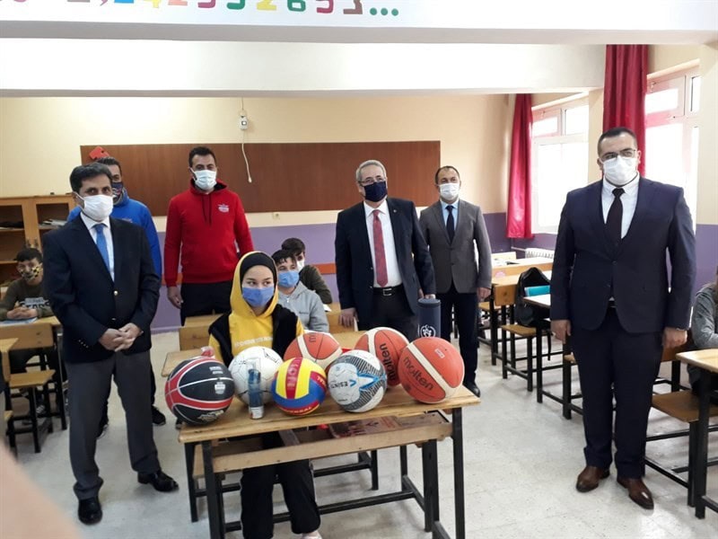 Salihli’de “Paylaşacak bir kitabım var” projesi