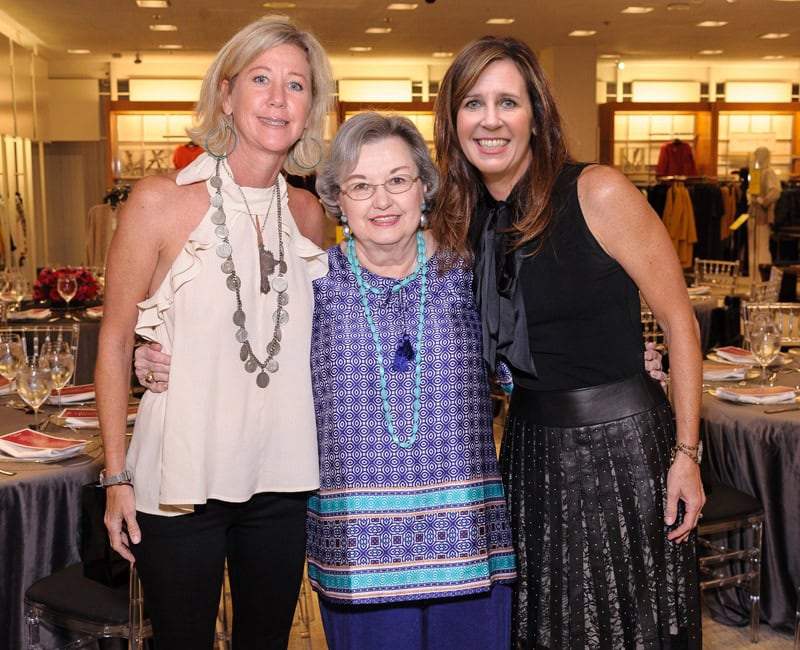 Blair Farris (right) pictured with her sister, Corbin Horton, and mother, Georgi Duwe.