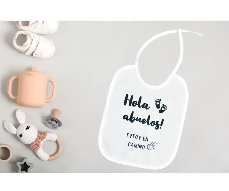 Babero "Estoy en camino"