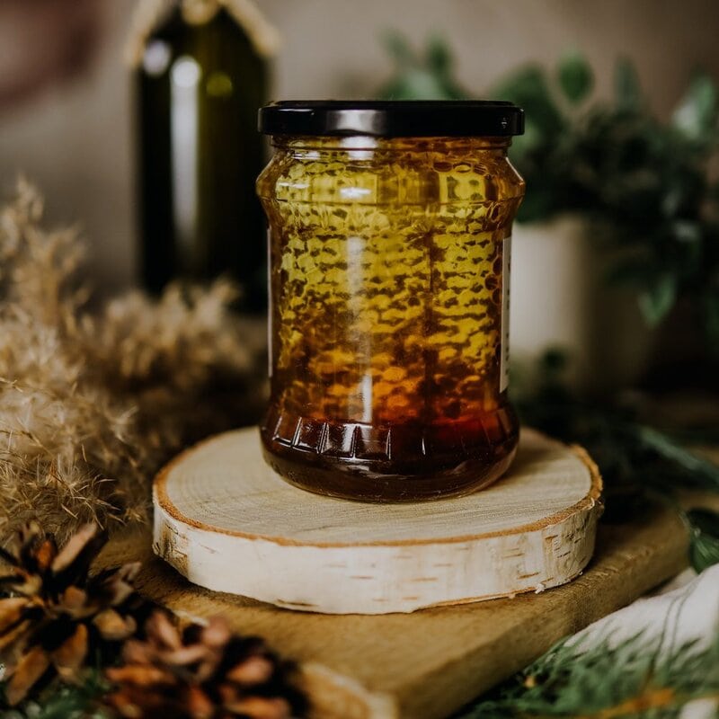 Kawał miodu z Wąchocka 600g – naturalny plaster miodu zanurzony w miodzie akacjowym