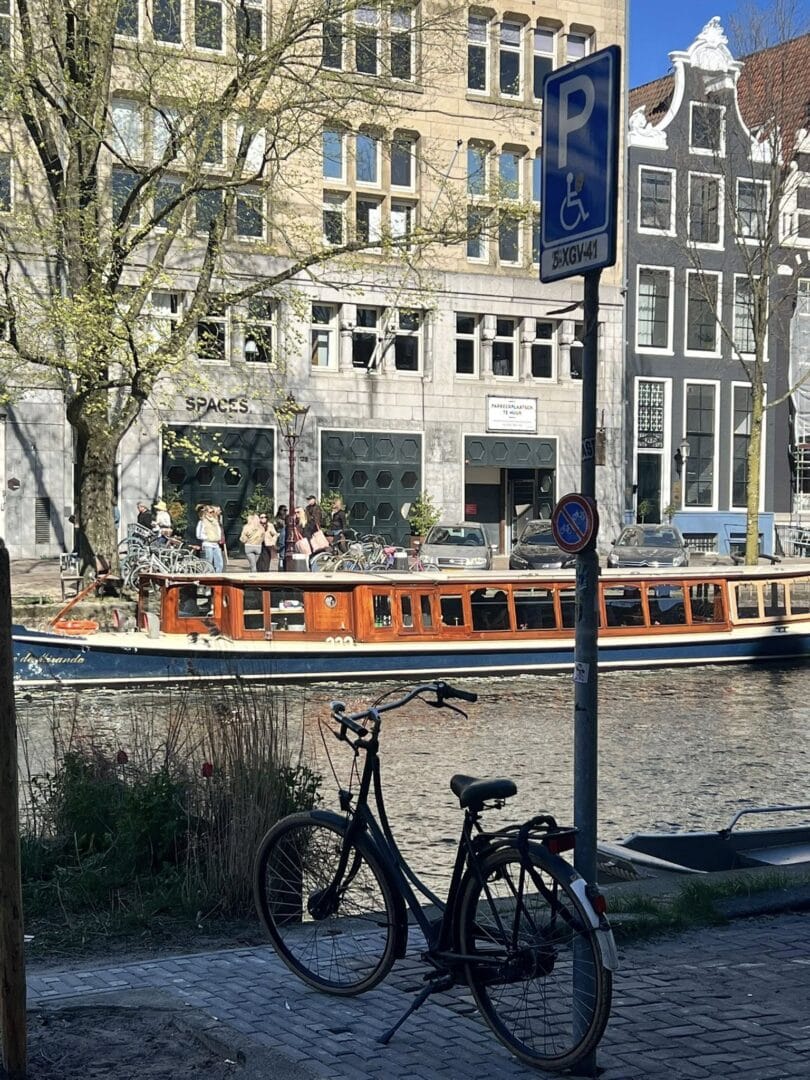Amsterdam Travel Guide