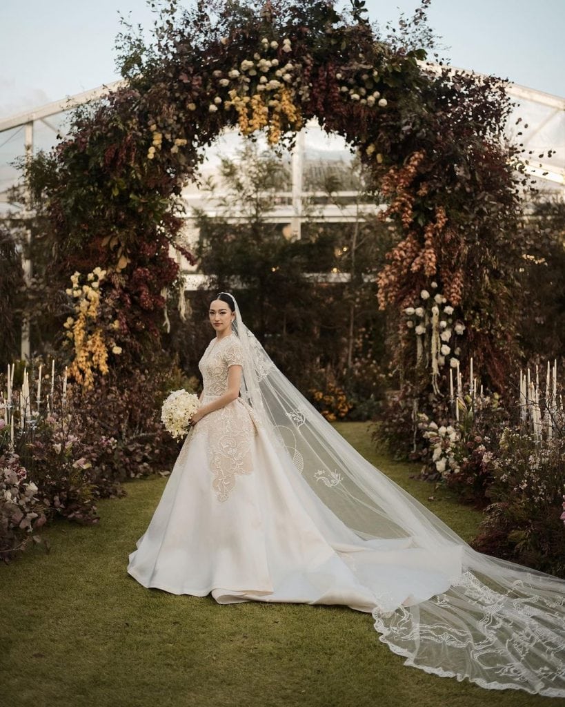 Gaun pengantin kristen putih