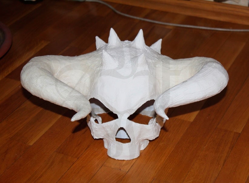 Шлем-череп из папье-маше