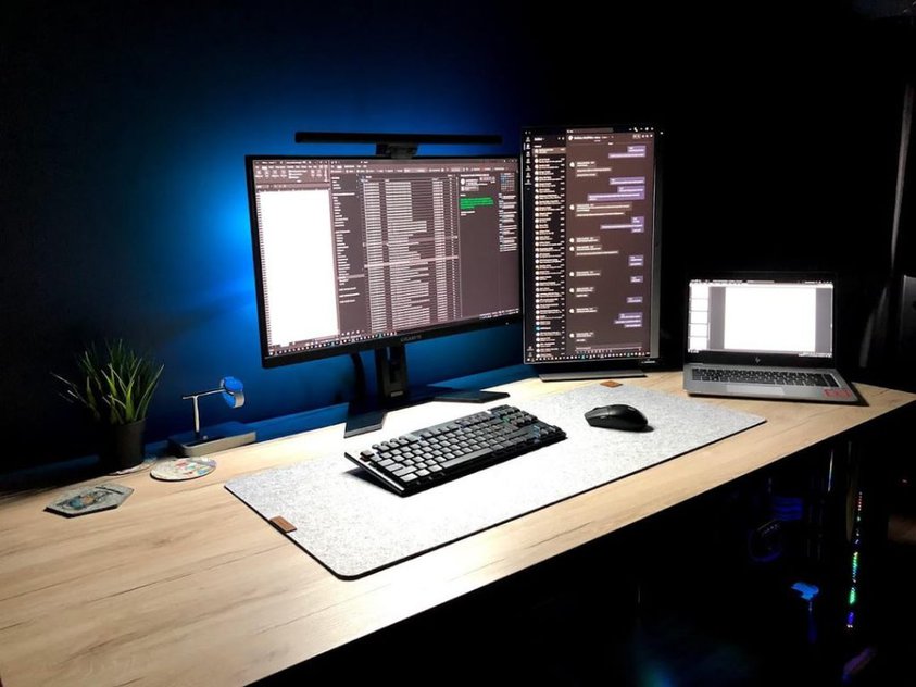 vertical monitor and horizontal