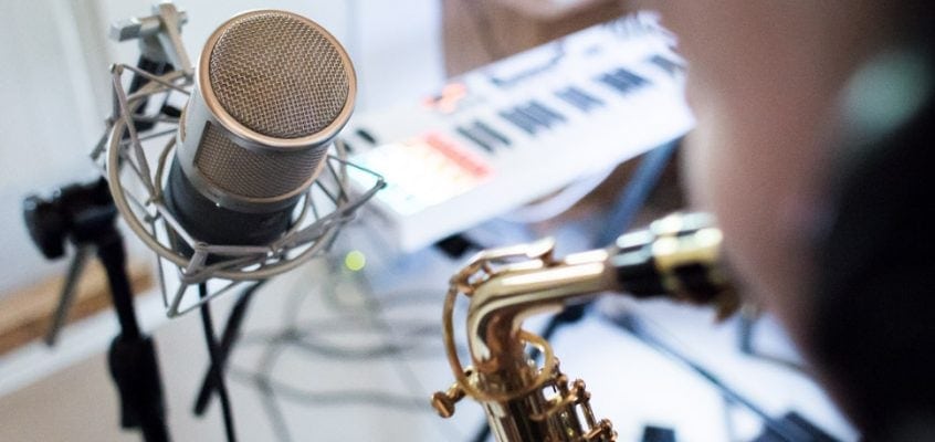 Tunnuskappale eli tunnaribiisi yrityksille on erottautumistekijä tarinankeronnassa ja sisällöntuotannossa. - Copyright 2020 Kook Management - All Rights Reserved