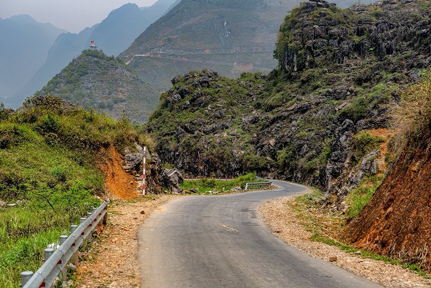 Two more curves to Mèo Vạc