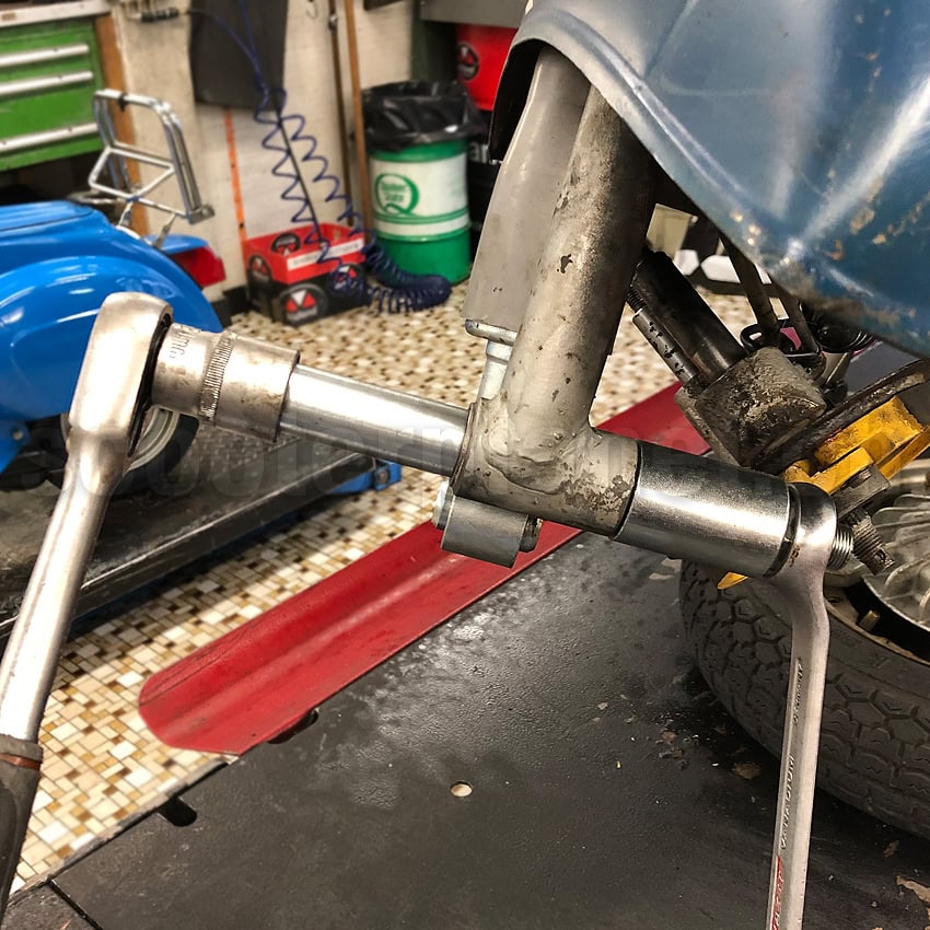 CIF - Einziehwerkzeug Schwingenlager vorne Vespa 50/PK/125 PV/ET3 – Bild 4