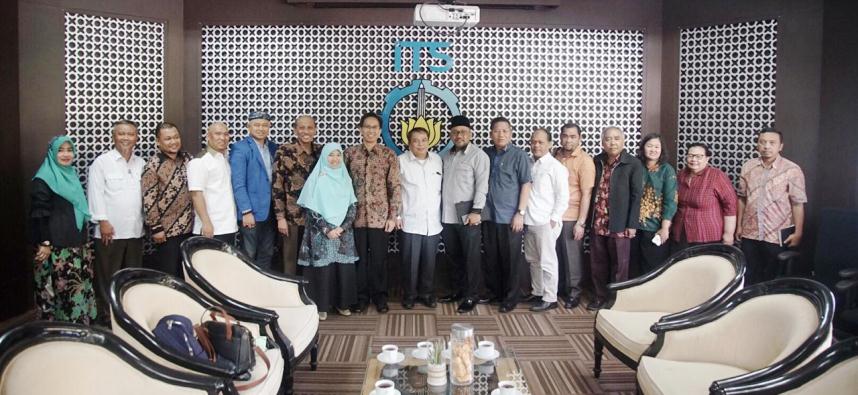 Rombongan Komisi III DPRD Kepri Saat Foto Bersama di ITS Surabaya