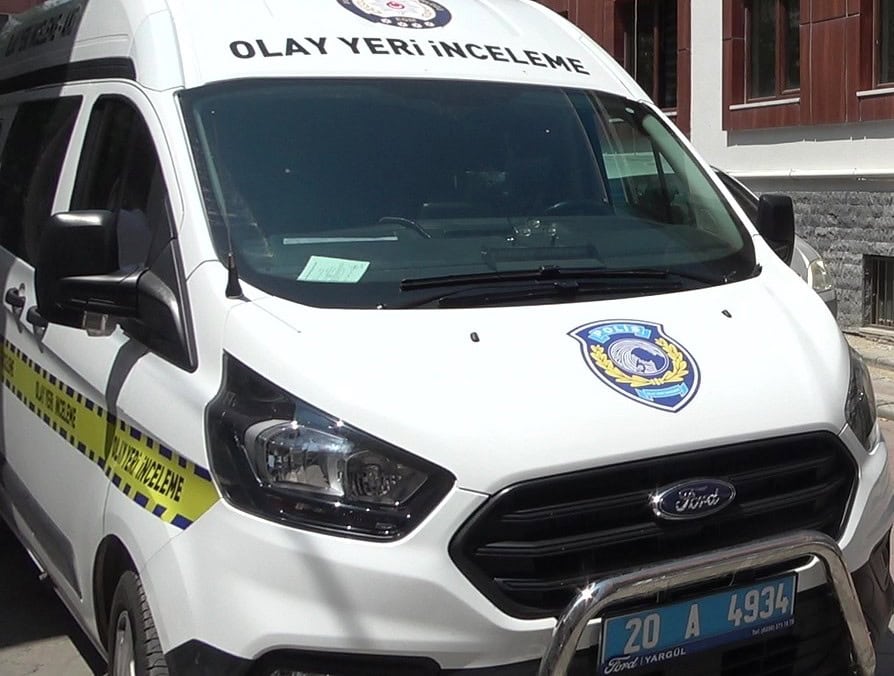 Çatıdan düşen işçi kurtarılamadı