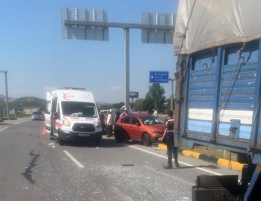 Manisa’da trafik kazası: 1’i ağır 5 yaralı