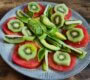 tomates avocats et kiwis en salade