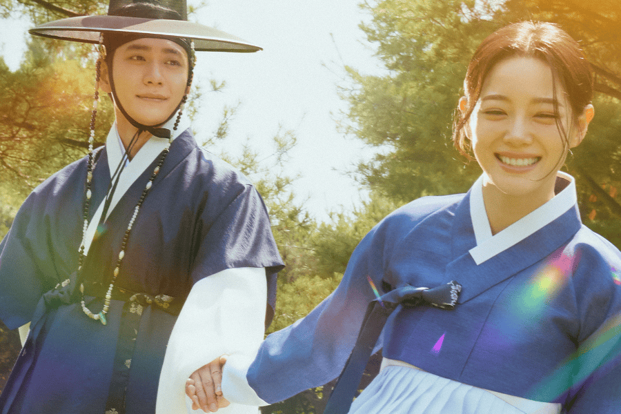 Romansa Manis di Poster Baru ‘Moon River’