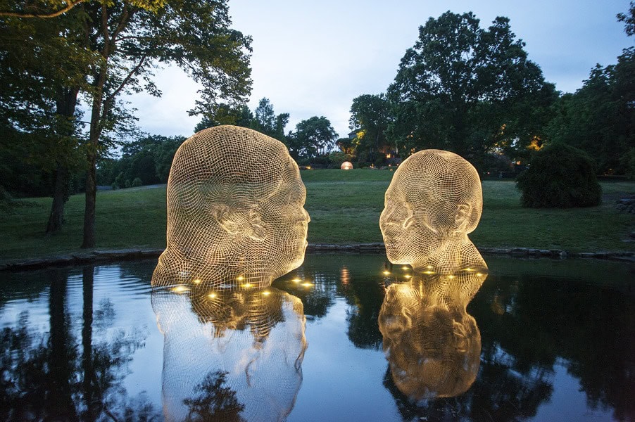 AWILDA & IRMA 2014 (night), Stainless steel, 400 x 400 x 300 cm (each), Around 600 Kg (each): © Jaume Plensa. Courtesy Galerie Lelong, New York