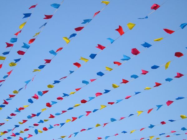 The picture 'Happy colors in the sky' is by rogilde and is reproduced here under a Creative Commons Licence (Attribution-Non-Commercial-No Derivative Works 2.0 Generic). flickr -42903611@N00/495216454/