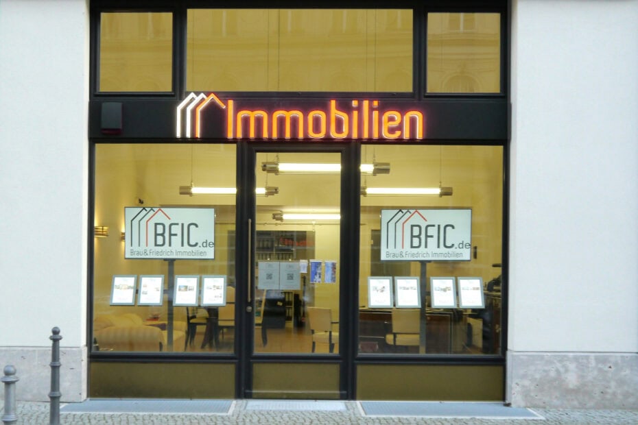 Alexander Friedrich und Holger Brau​ Immobilienmarketing in Berlin und München. Immobilie verkaufen – mit oder ohne Makler? professioneller Immobilienverkauf, Berlin Mitte Wallstrasse Büro Laden Immobilienverkauf
