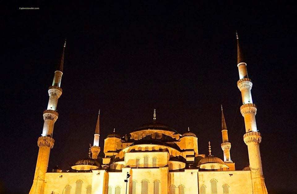 10 erstaunliche Orte - Istanbul Türkei bei Nacht 11 Erkundung der Sultan-Ahmed-Moschee in Istanbul Türkei - eine Nahaufnahme eines Turms - die Blaue Moschee