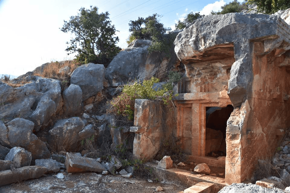 Limyra Antik Kenti kaya mezarları
