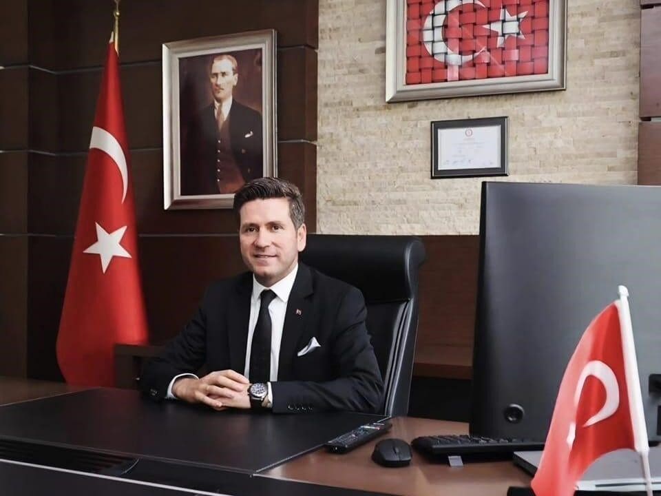 TAVAS BELEDİYE BAŞKANI KADİR TATIK, 30 AĞUSTOS ZAFER BAYRAMI DOLAYISI İLE YAYIMLADIĞI MESAJINDA, "BUGÜN BİZLERE DÜŞEN GÖREV; ATALARIMIZDAN ALDIĞIMIZ BU KIYMETLİ EMANETİ KORUMAK, BİRLİK VE BERABERLİĞİMİZİ GÜÇLENDİRMEK, ÜLKEMİZİ DAHA AYDINLIK VE GÜÇLÜ YARINLARA TAŞIMAKTIR" DEDİ.