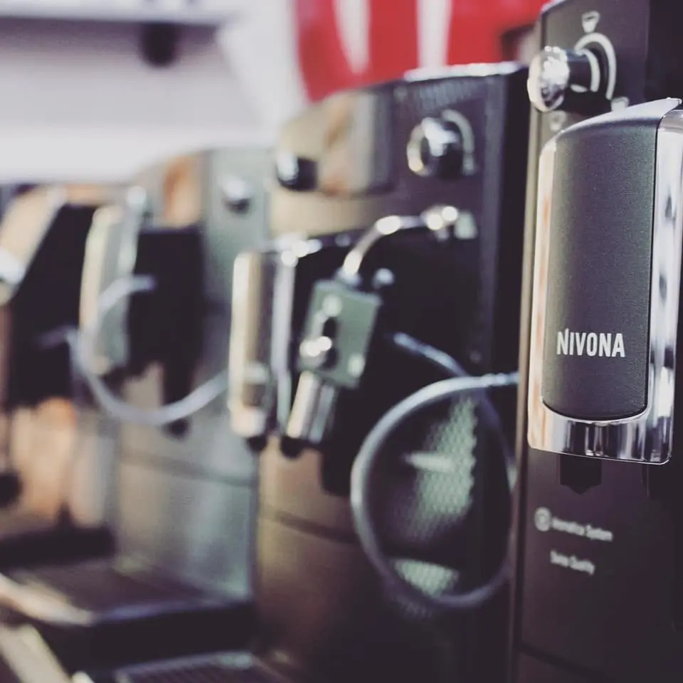 Černé kávovary Nivona k servisu