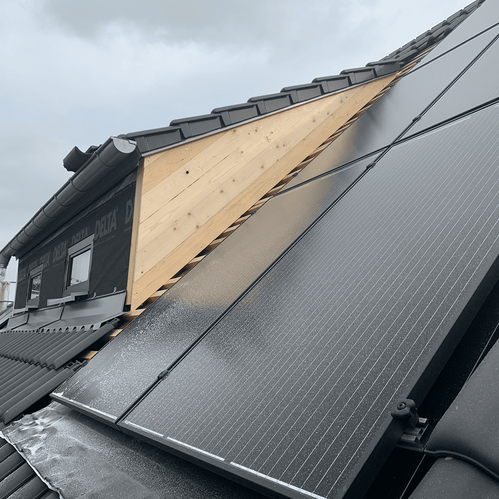 Architektur, Holzbau, Nachhaltigkeit, Neubau, Einfamilienhaus, Bau, Holz, Gaube, Stehfalz, Fenster, Dach, Solar, Solarthermie