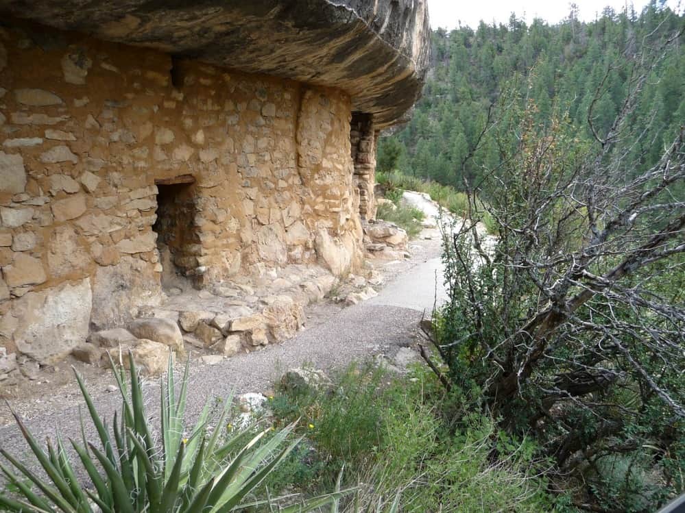 cliff dwelling on Island Trail in Walnut Canyon