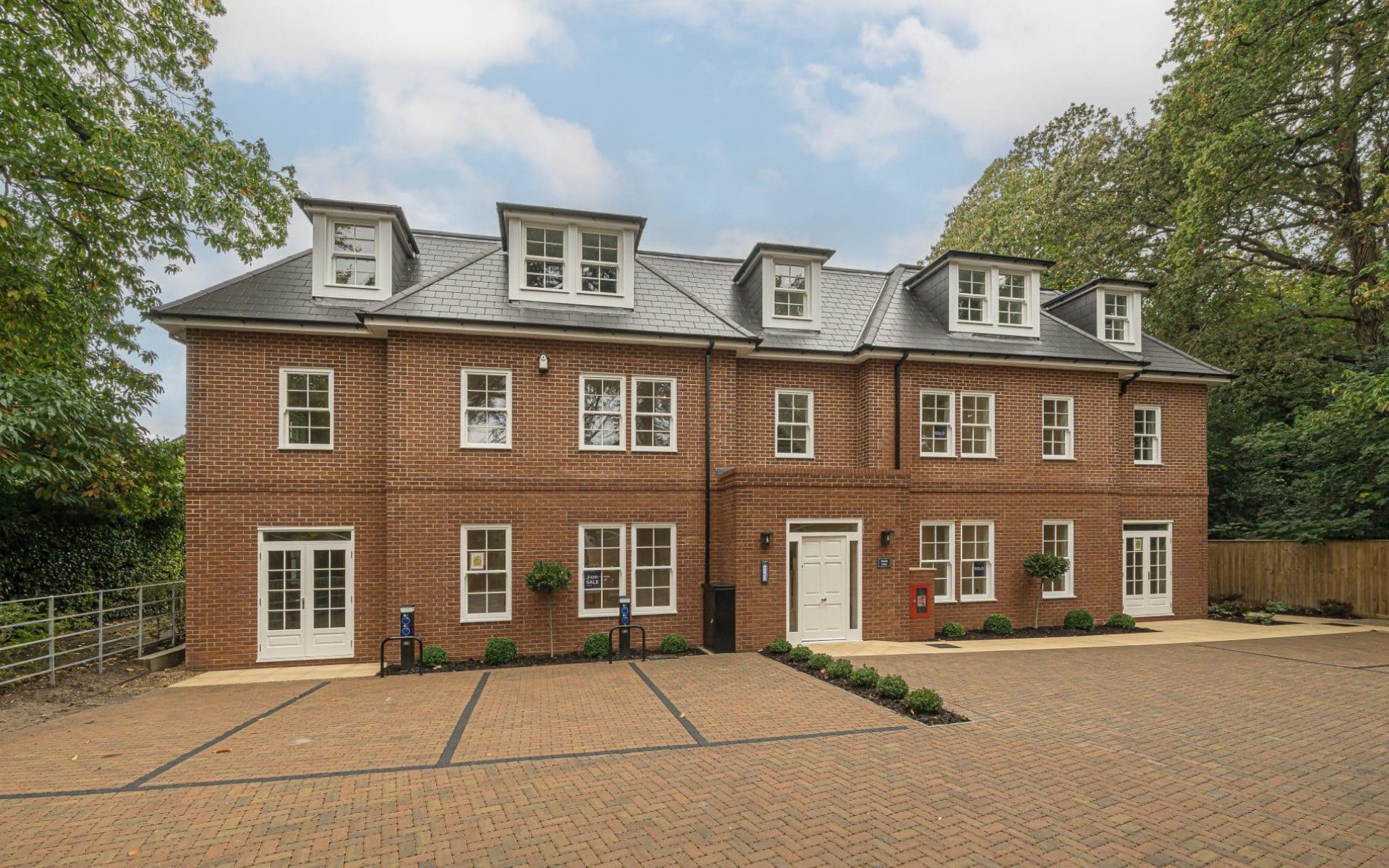 Heath Lodge, Weybridge