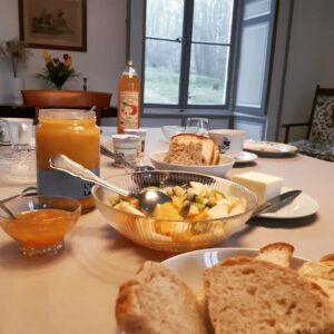Petit-déjeuner de produits locaux