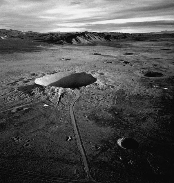 Aerial photographs　Emmet Gowin　エメット・ゴウィン Emmet Gowin's Intimate Photography of Nuclear Destruction